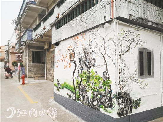 陳山村牌坊進來沿途的民居都具有“藝術(shù)細胞”，墻繪十分搶眼。