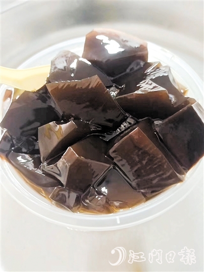 大創(chuàng)周氏涼粉真材實料，晶瑩剔透，富有彈性。