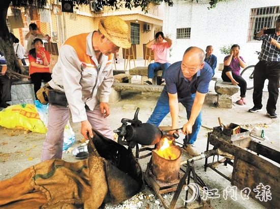 黃錦漢經(jīng)常會被集市邀請去擺攤助陣，為集市增添人氣。