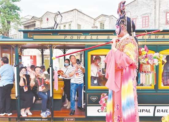 2023華僑華人粵港澳大灣區(qū)大會(huì)在我市舉行，全世界通過江門窗口見證僑鄉(xiāng)優(yōu)秀文化魅力、大灣區(qū)發(fā)展活力和中國(guó)改革開放成就。