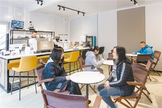 禮樂街道英南村新建的3.3咖啡屋，成了村民和游人的網(wǎng)紅打卡點。