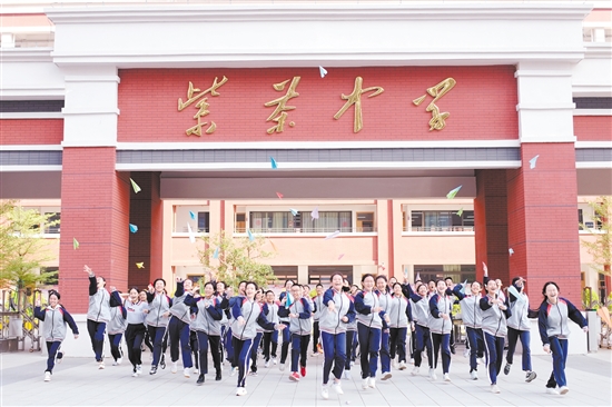 蓬江區(qū)將繼續(xù)以高質(zhì)量黨建為引領(lǐng)，高標(biāo)準(zhǔn)推進(jìn)區(qū)域教育優(yōu)質(zhì)均衡發(fā)展。