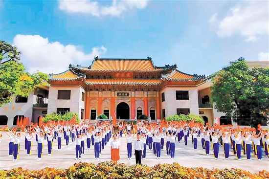 新會(huì)區(qū)堅(jiān)持“沖一流、補(bǔ)短板、強(qiáng)特色”推動(dòng)教育高質(zhì)量發(fā)展。