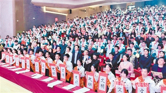 藝術(shù)黨課讓與會人員沉浸式感受僑鄉(xiāng)傳統(tǒng)文化的魅力。