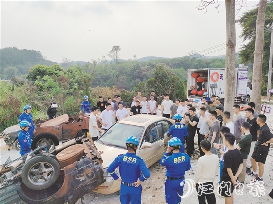 退役軍人參加地震救援實戰(zhàn)化訓練。