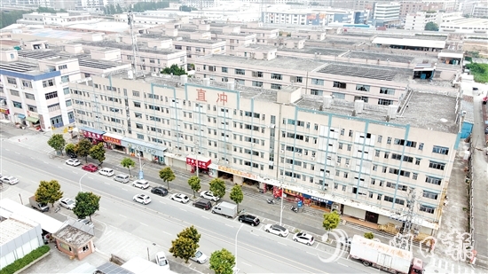 直沖村通過建設(shè)工業(yè)園區(qū)，讓村民富起來。