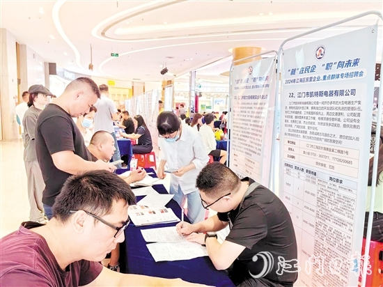 “招聘夜市”人氣火爆，超170人達成就業(yè)意向。受訪者供圖