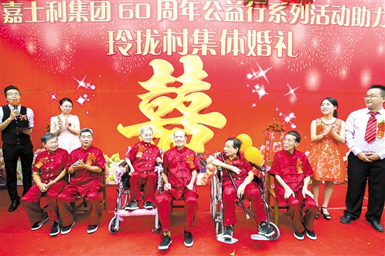 2016年，董淑猛、徐娜策劃舉辦了中國(guó)首次麻風(fēng)康復(fù)者集體婚禮。周華東