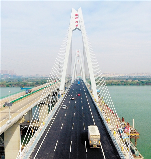 改擴建后的中江高速完成八車道拓寬，有效提高了市民對接深中通道的便捷度。