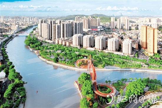 下沙公園由江門最大的棚戶區(qū)升級改造而成，建有如意橋、榕蔭廣場、咸水歌廣場、觀浪橋、下沙文化展示中心、兒童樂園等。