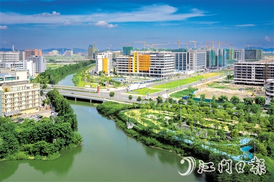快速“長大”的江門安全應(yīng)急產(chǎn)業(yè)園，是江海區(qū)與奮斗“搭子”們的收獲之一。周華東