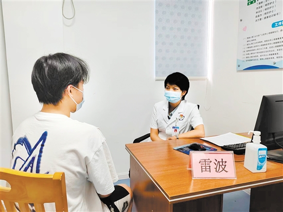 高溫天氣，部分人群出現(xiàn)“情緒中暑”。