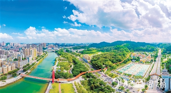 江海區(qū)統(tǒng)籌山、水、林、田，打造現(xiàn)代化、具有地方特色的高端生產(chǎn)生活生態(tài)環(huán)境。圖為城央綠廊。彭偉宗