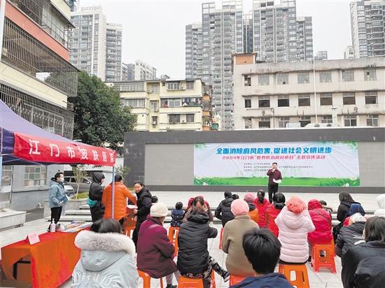 朱正君下基層科普健康知識。資料圖