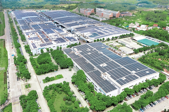 廣東海信電子有限公司位于江沙示范園區(qū)，年產(chǎn)平板電視510萬(wàn)臺(tái)、液晶模組屏640萬(wàn)片，產(chǎn)品包含4K電視、智能電視等。