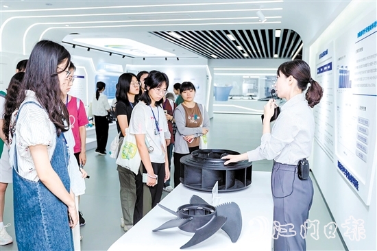 大學(xué)生走進(jìn)廣東奇德新材料股份有限公司，了解江海制造。