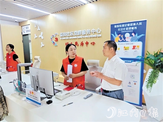 參訓(xùn)學(xué)員與深圳社區(qū)干部深入交流黨群服務(wù)陣地建設(shè)的思路做法。