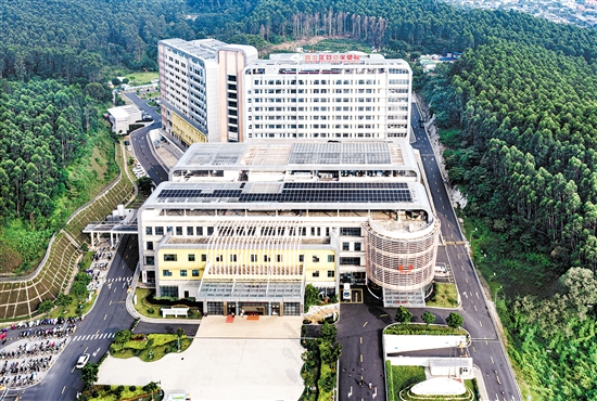 新會(huì)區(qū)婦幼保健院新院總用地面積6.13公頃，總建筑面積63500平方米，建設(shè)有包括門診、醫(yī)技、住院綜合樓和行政辦公樓等在內(nèi)的主要建筑，設(shè)床位500張、機(jī)動(dòng)車停車位近800個(gè)，按三級(jí)婦幼保健院的標(biāo)準(zhǔn)建設(shè)。