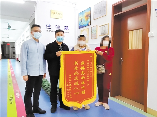 患者康復后向江門市結(jié)核病防治所贈送錦旗表示感謝。