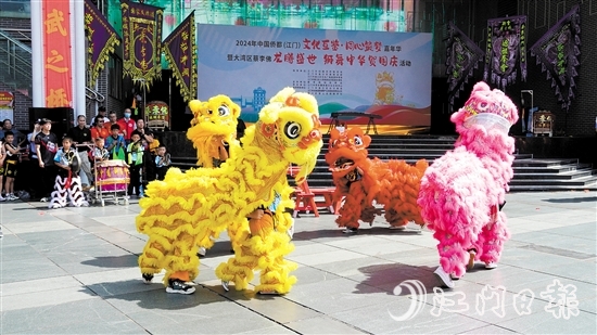 醒獅躍動(dòng)起舞，展現(xiàn)了中國(guó)傳統(tǒng)舞獅文化的獨(dú)特魅力。