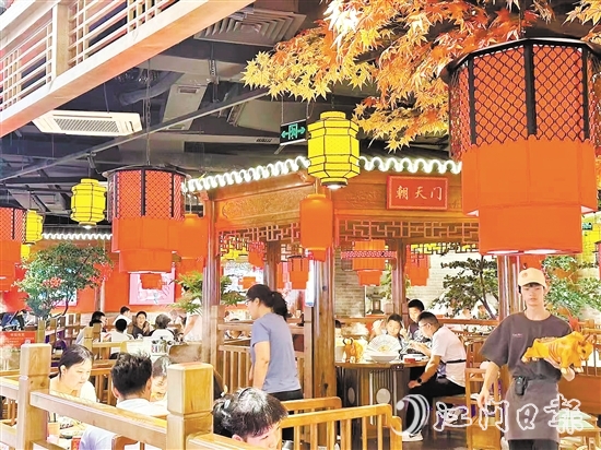 國(guó)慶期間江海區(qū)餐飲店人氣旺。受訪者供圖