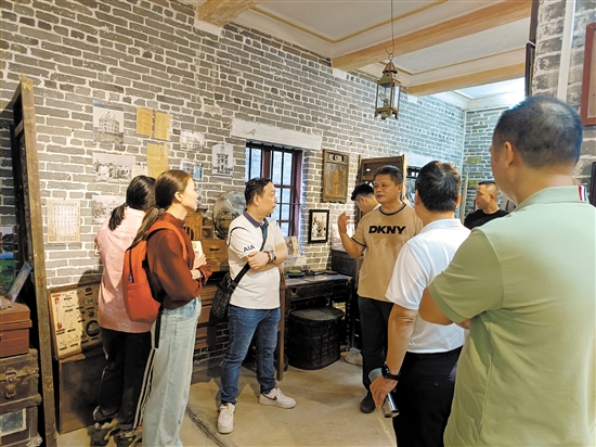 倉東遺產(chǎn)教育基地成為人們了解僑鄉(xiāng)歷史文化的一個(gè)平臺(tái)，經(jīng)常有人來這里參觀學(xué)習(xí)。