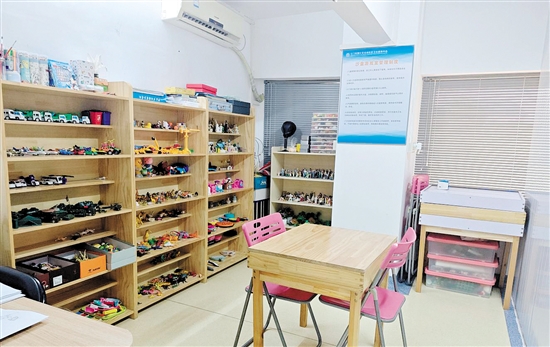 蓬江區(qū)未成年心理危機(jī)干預(yù)工作站內(nèi)的沙盤游戲室。