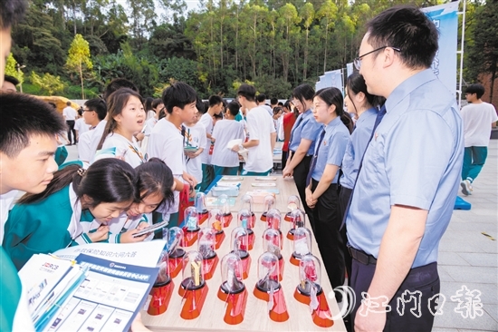 “檢銀校”助力青少年了解金融知識(shí)。
