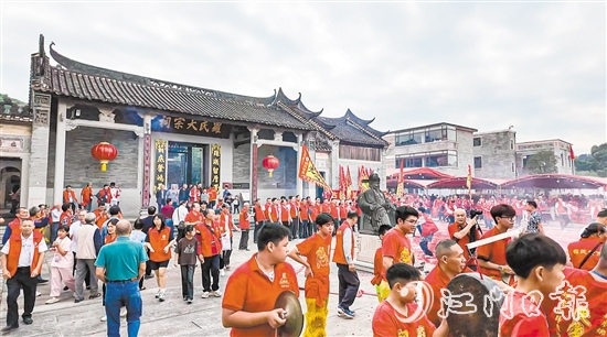 2024年首屆羅氏貴系良溪薈活動現(xiàn)場人聲鼎沸，洋溢著團(tuán)聚的喜慶。