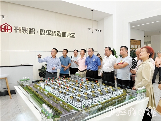 馬來西亞霹靂古岡州公會(huì)一行參觀恩平工業(yè)園大槐集聚區(qū)升泰昌智造加速器項(xiàng)目。