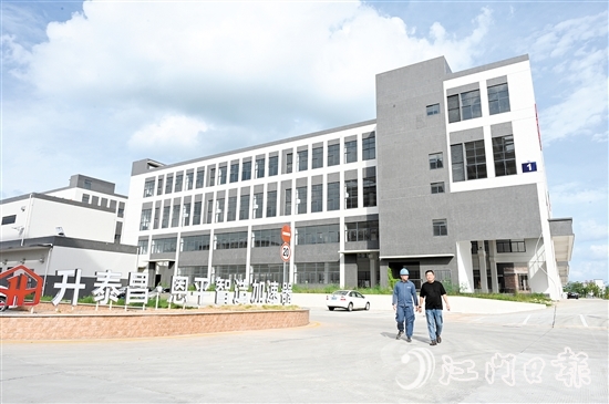 恩平供電局走進企業(yè)，了解企業(yè)用電需求。
