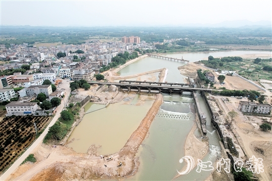 東成水閘重建工程已完成臨時(shí)鋼棧橋建設(shè)。