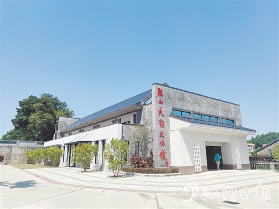 雅瑤鎮(zhèn)連片打造“百千萬工程”示范帶。圖為雅瑤鎮(zhèn)陳山村火龍館。