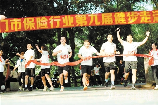 選手們正在沖刺。