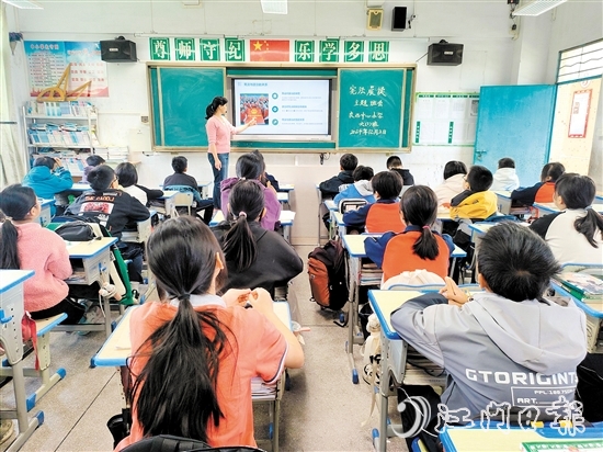 良西鎮(zhèn)積極推動憲法宣傳進校園。