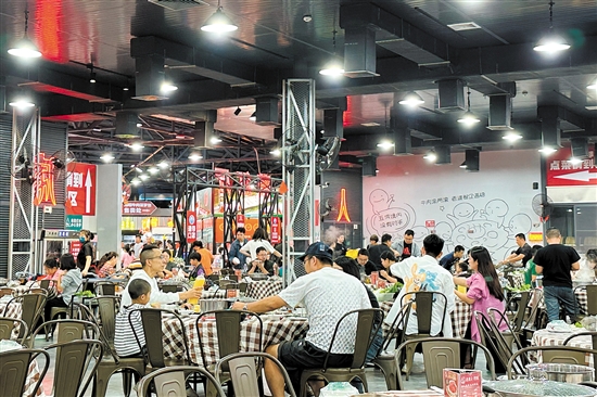 五洞牛肉吸引八方游客前來品嘗。