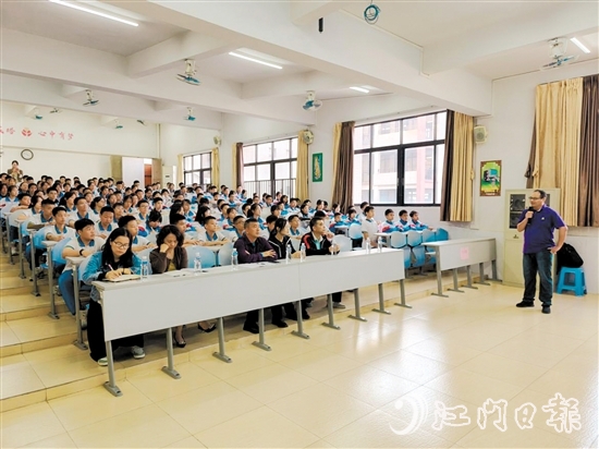 “僑都科技工作者”郭俊飛分享自身奮斗經(jīng)歷。