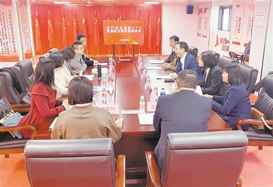 與會者進(jìn)行深入交流。