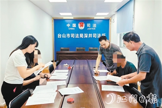 深井鎮(zhèn)對排查出的矛盾糾紛制定針對性化解措施，力求發(fā)現(xiàn)一起、介入一起、化解一起。