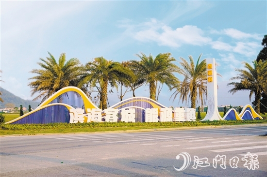赤溪鎮(zhèn)以最美姿態(tài)迎接“流量”到來，圖為高速路口入口通道。