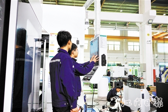 近年來，恩平市深入實施科技創(chuàng)新驅(qū)動發(fā)展戰(zhàn)略，以科技創(chuàng)新引領(lǐng)“311”現(xiàn)代化產(chǎn)業(yè)體系建設(shè)。