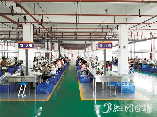大槐鎮(zhèn)結(jié)合實(shí)際，依托廣東百卓鞋業(yè)有限公司，設(shè)立百卓共富車間，為農(nóng)村剩余勞動(dòng)力提供靈活就業(yè)崗位。
