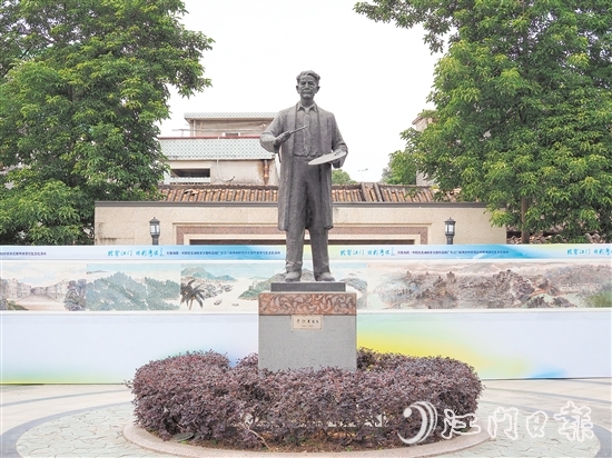 在雅瑤鎮(zhèn)陳山村鐵夫文化廣場，鐵夫銅像生動(dòng)展現(xiàn)“中國油畫第一人”的風(fēng)采。