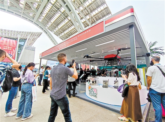 江海企業(yè)智聯(lián)航空登上第135屆廣交會舞臺。