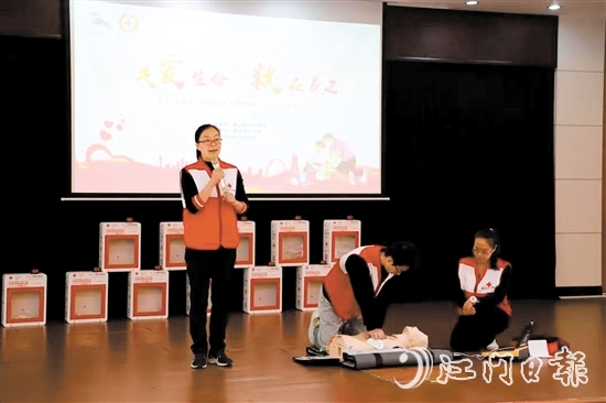 活動(dòng)當(dāng)天開展了心肺復(fù)蘇（CPR+AED）專場(chǎng)培訓(xùn)。