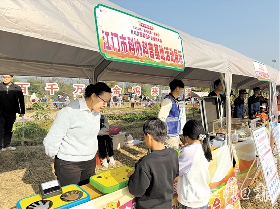 金雞焗雞讓大小朋友“食過翻尋味”。