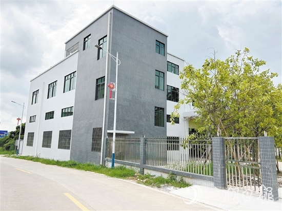 下洞村將破舊粉廠改建成標準廠房，吸引企業(yè)進駐。