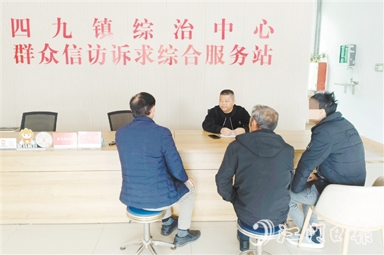 李彥文接待來訪群眾。