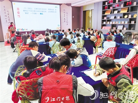 聚精會(huì)神上寫作指導(dǎo)課。