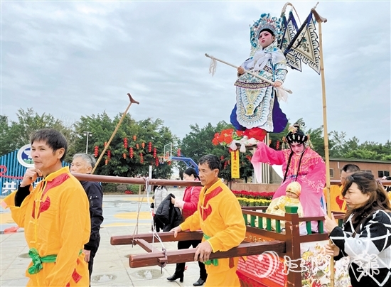 斗山鎮(zhèn)將舉辦浮石飄色巡游活動(dòng)，市民、游客可近距離觀(guān)賞這一集戲劇、魔術(shù)、雜技、音樂(lè)、舞蹈于一體的傳統(tǒng)民俗藝術(shù)。圖為資料圖。